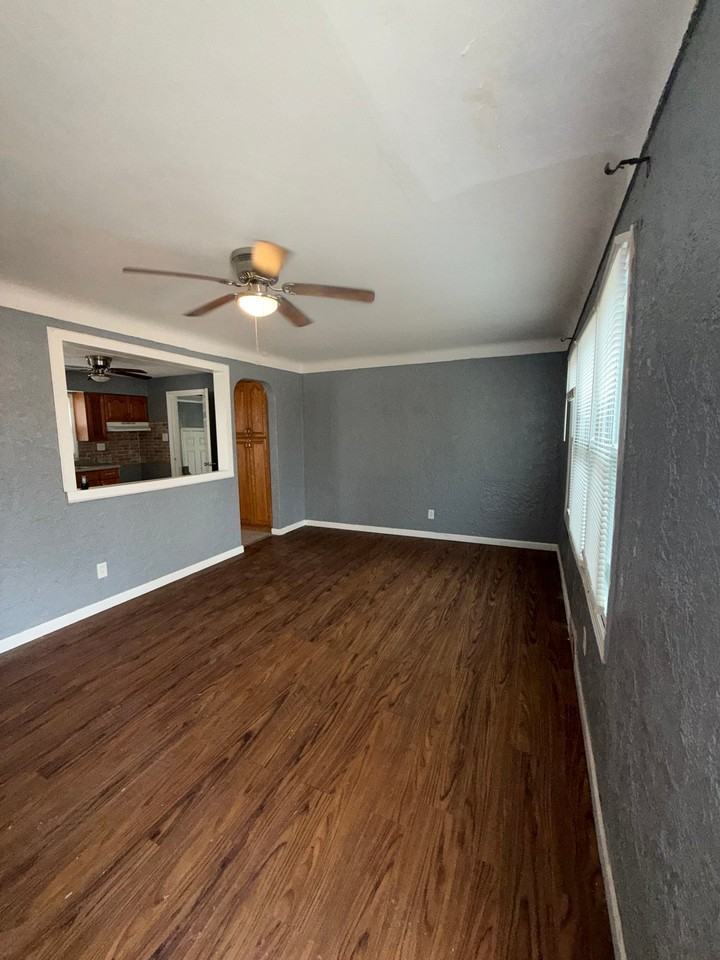 804 Otto St - Photo 5 of 18