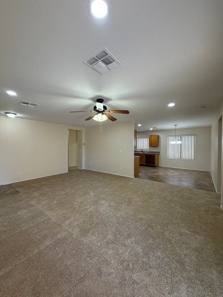 11402 W Hutton Dr - Photo 6 of 20