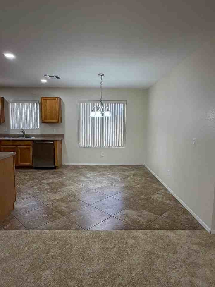 11402 W Hutton Dr - Photo 7 of 20