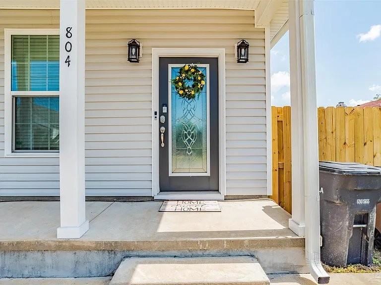 804 W Belmont St - Photo 3 of 20