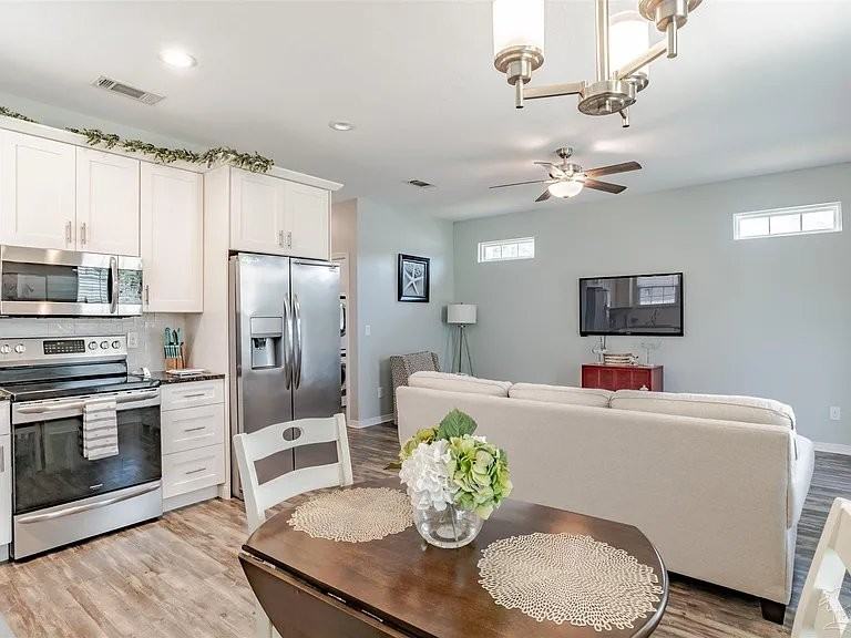 804 W Belmont St - Photo 7 of 20