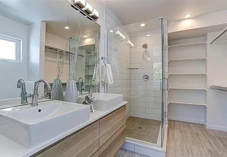 1927 Grove St - Photo 2 of 12