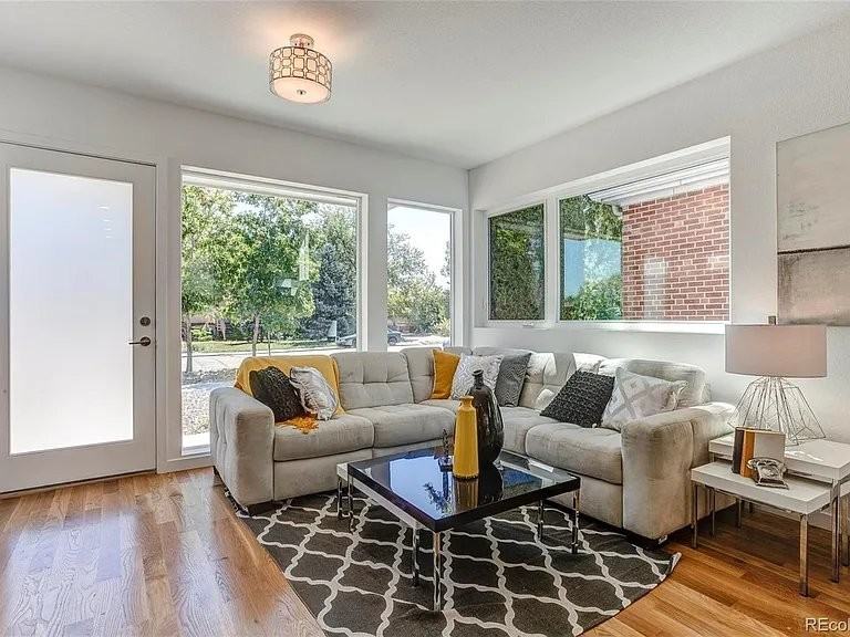 1927 Grove St - Photo 3 of 12