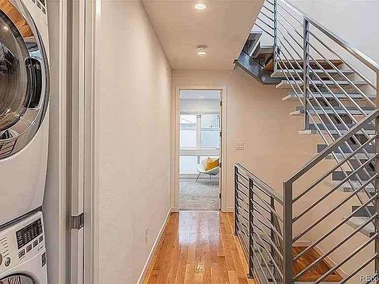 1927 Grove St - Photo 5 of 12