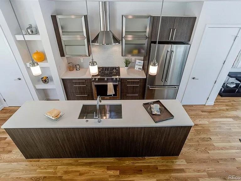 1927 Grove St - Photo 6 of 12