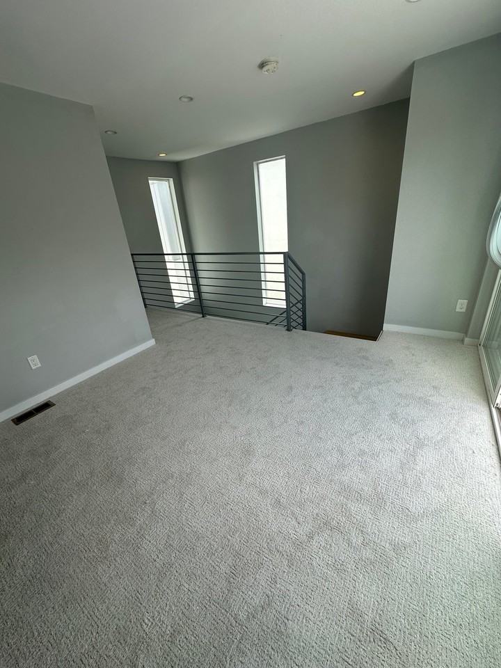 1927 Grove St - Photo 7 of 12