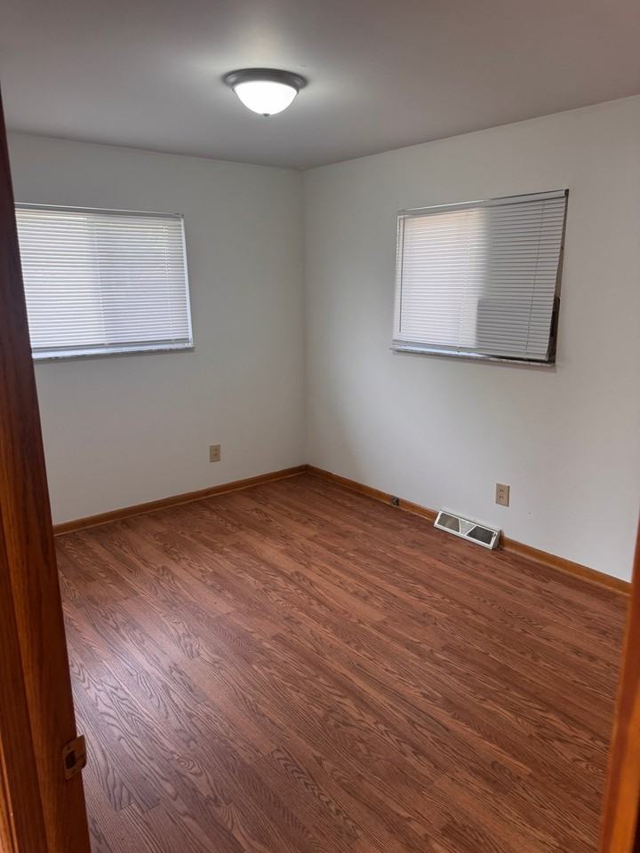 1196 Knox Ave #A - Photo 4 of 15