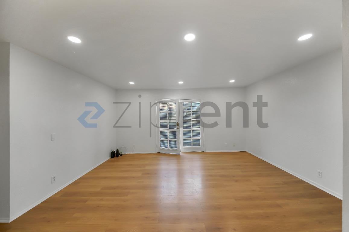 265 Hollywood Blvd #2 - Photo 7 of 11