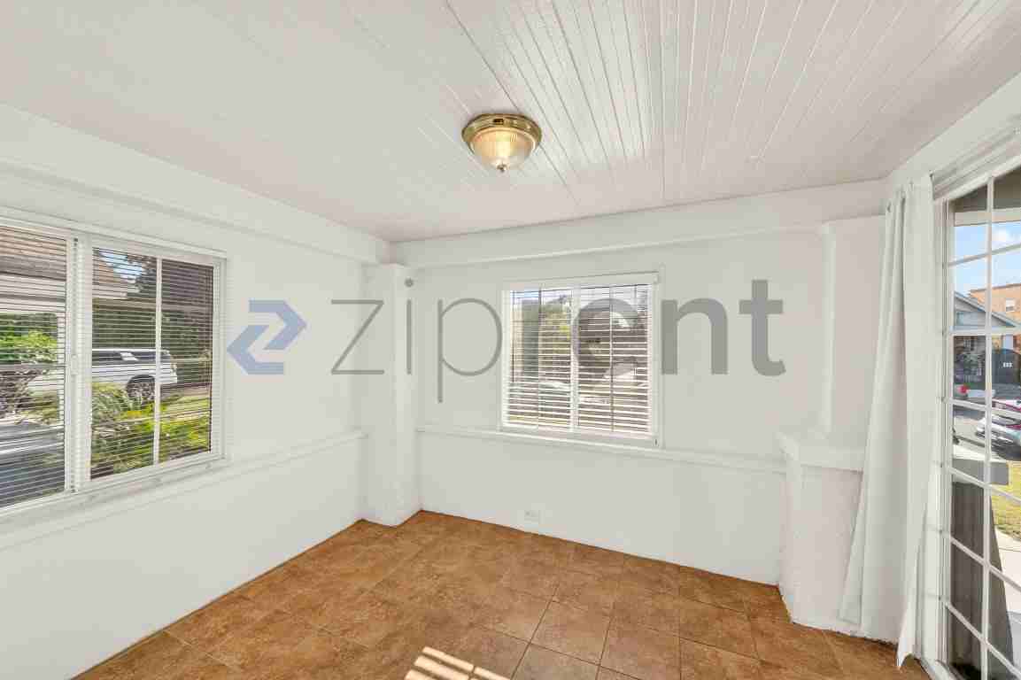 4062 S Budlong Ave #MAIN - Photo 7 of 19