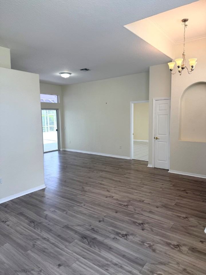 13425 Bolton Ct - Photo 6 of 27