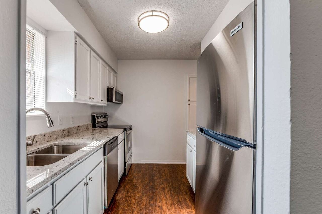 2540 Windy Pine Ln - Photo 4 of 34