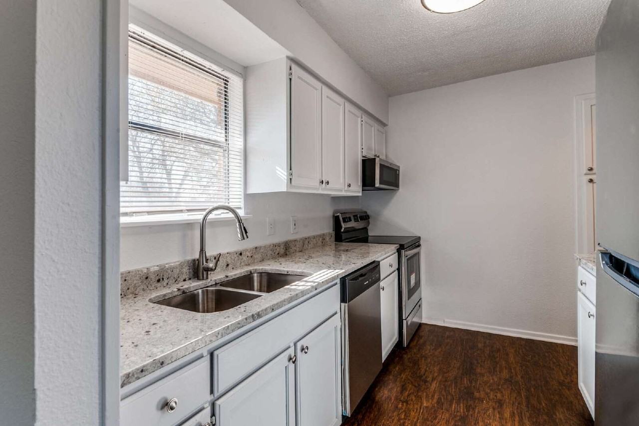 2540 Windy Pine Ln - Photo 5 of 34