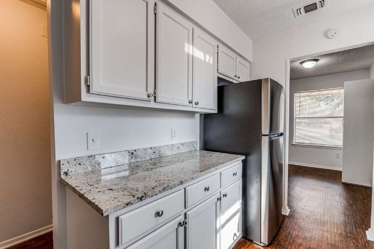 2540 Windy Pine Ln - Photo 6 of 34