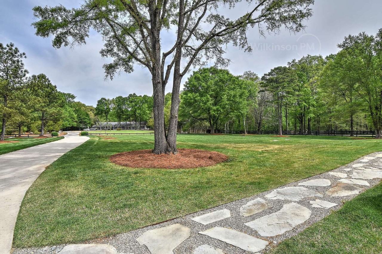 9705 Saddle Ave - Photo 5 of 50