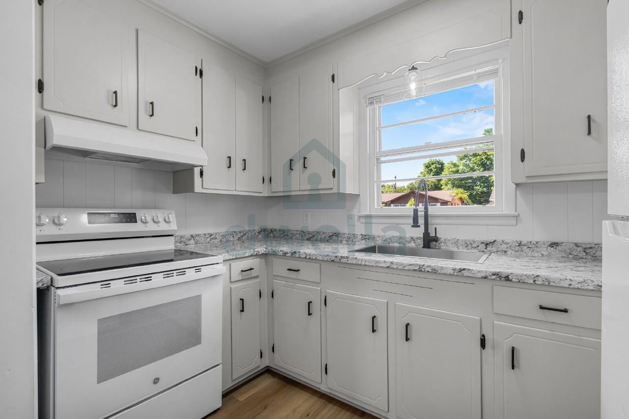 2516 Flamingo Dr - Photo 2 of 23