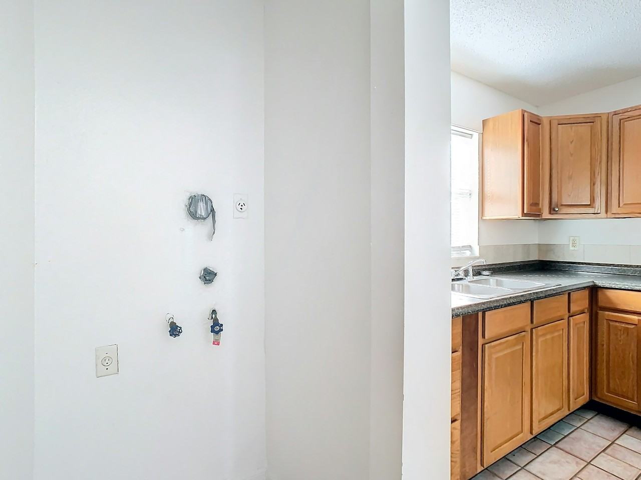 712 East Floribraska Avenue, Unit A - Photo 4 of 13