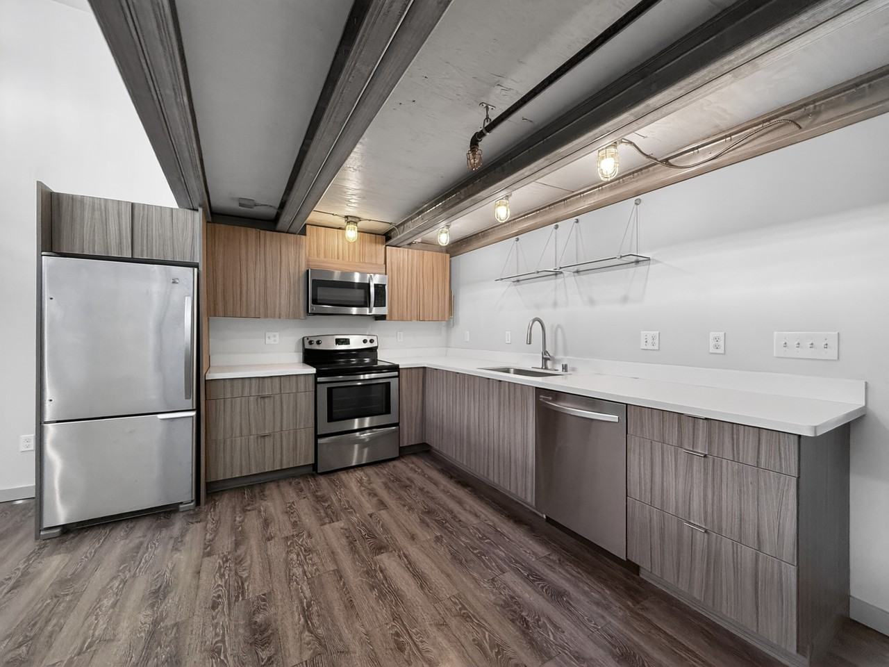 2110 W Dravus St, Seattle - Photo 2 of 18