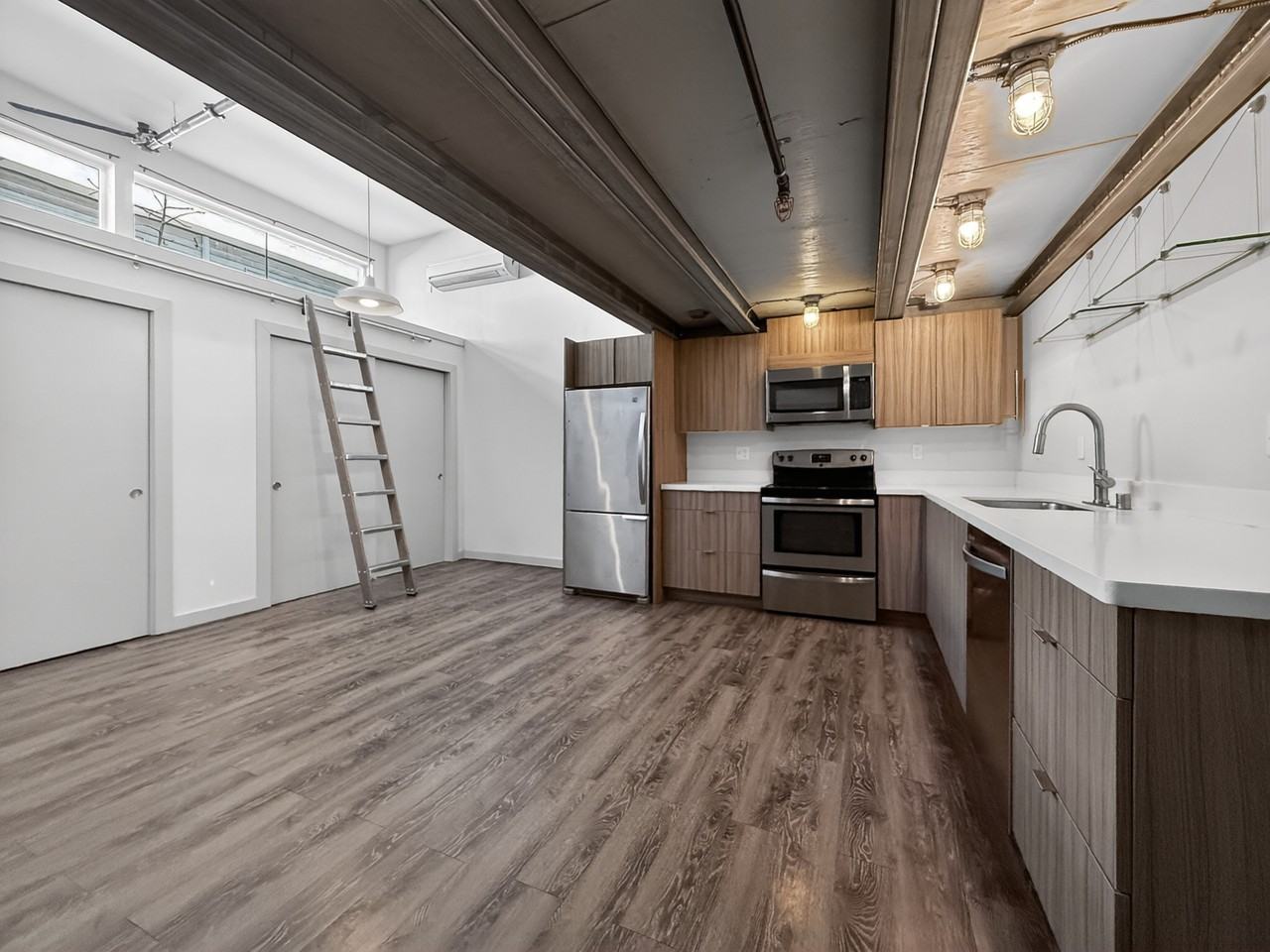 2110 W Dravus St, Seattle - Photo 3 of 18