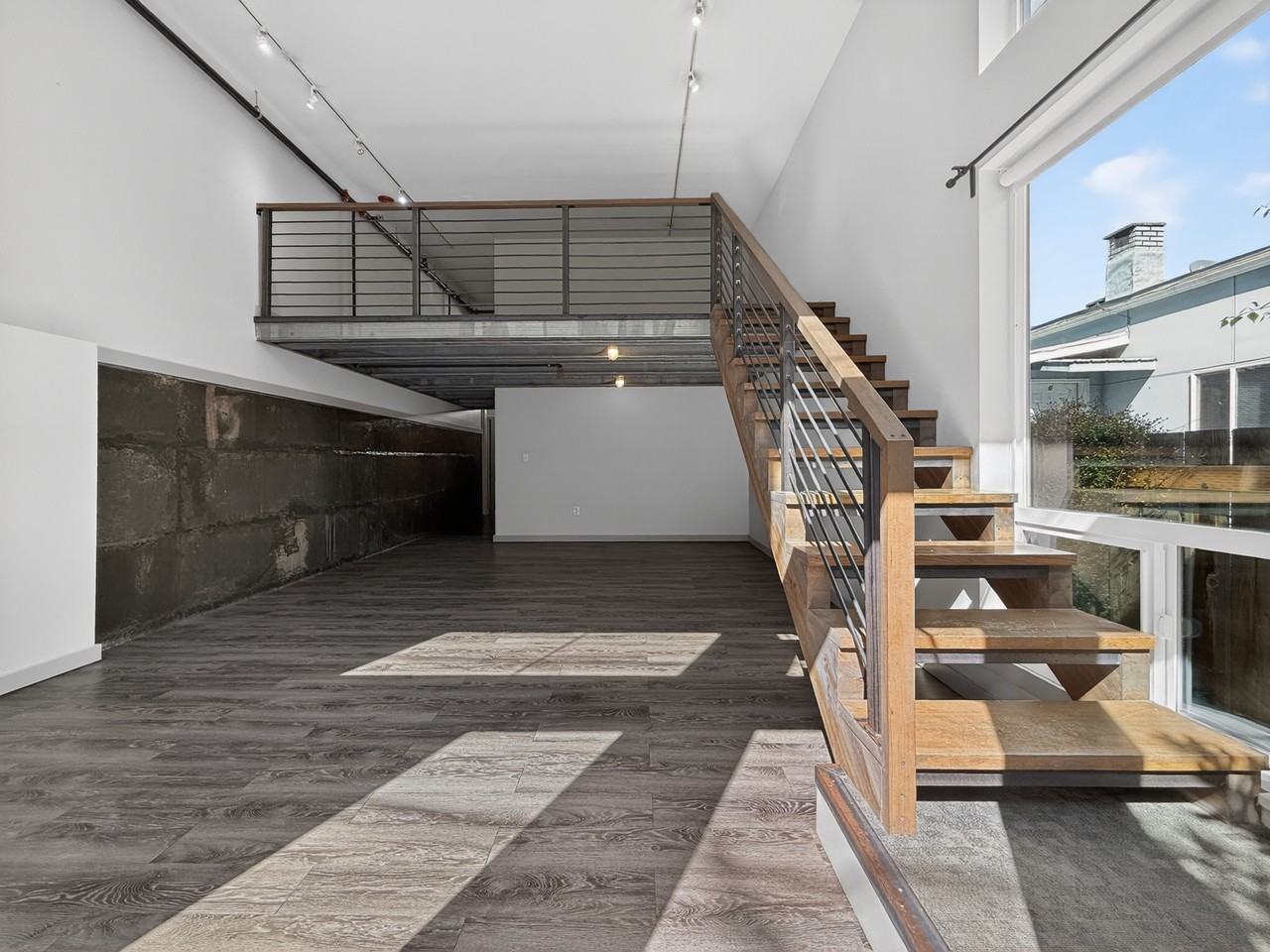 2110 W Dravus St, Seattle - Photo 4 of 18