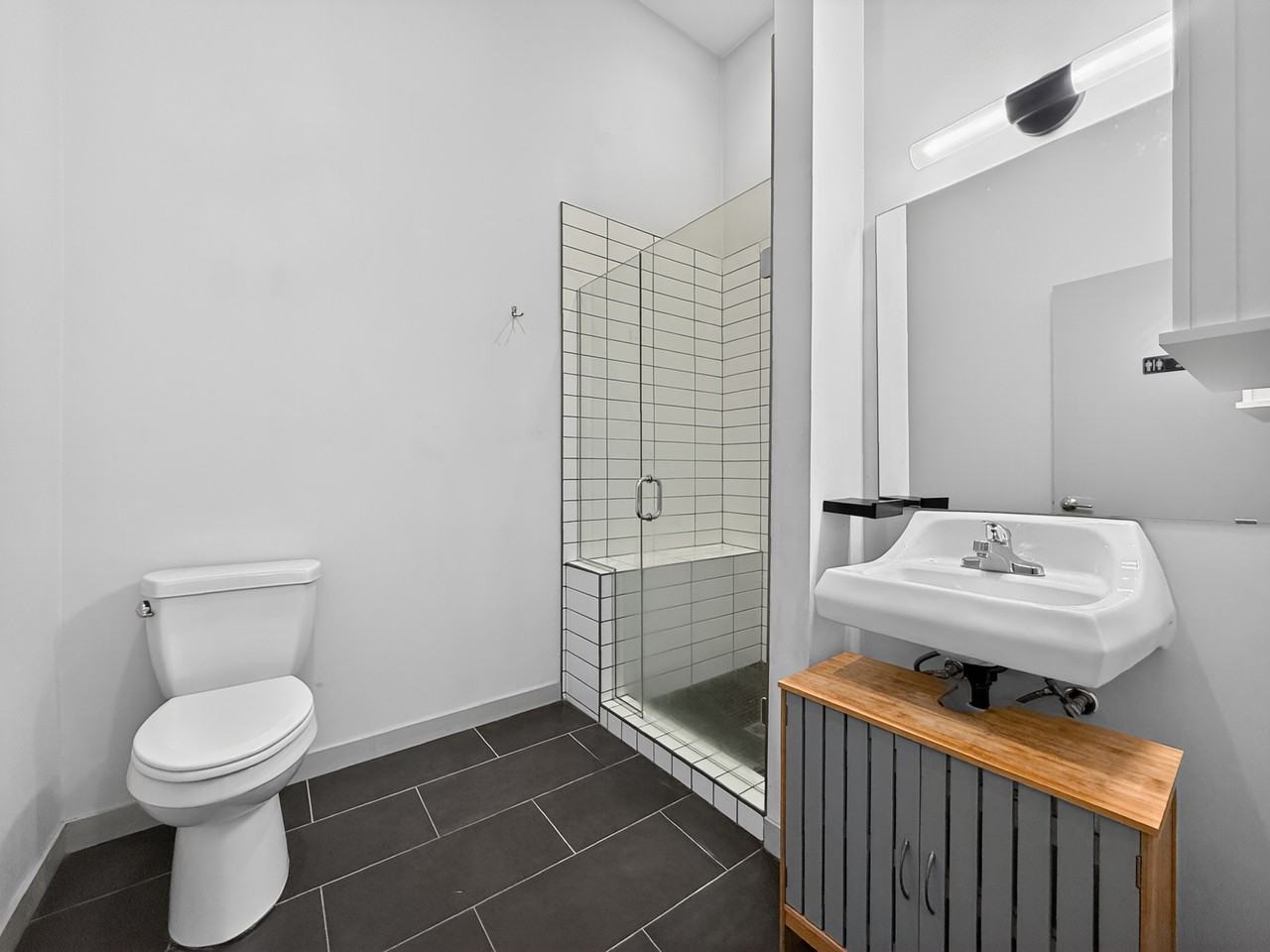 2110 W Dravus St, Seattle - Photo 7 of 18