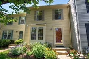 featured image of 571 Quaker Ridge Ct