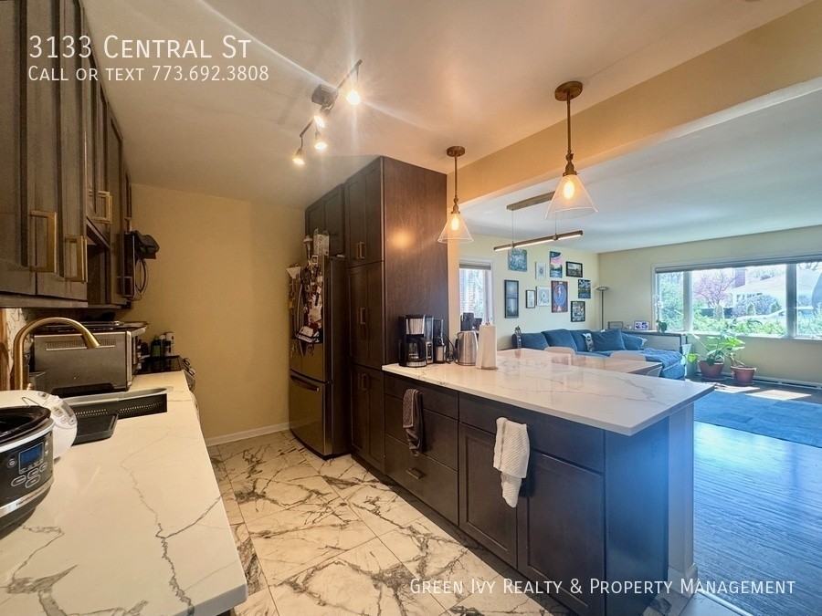 3133 Central St - Photo 6 of 17