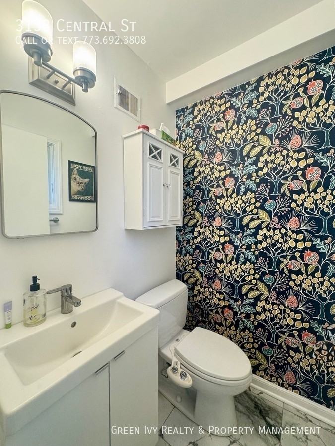 3133 Central St - Photo 7 of 17