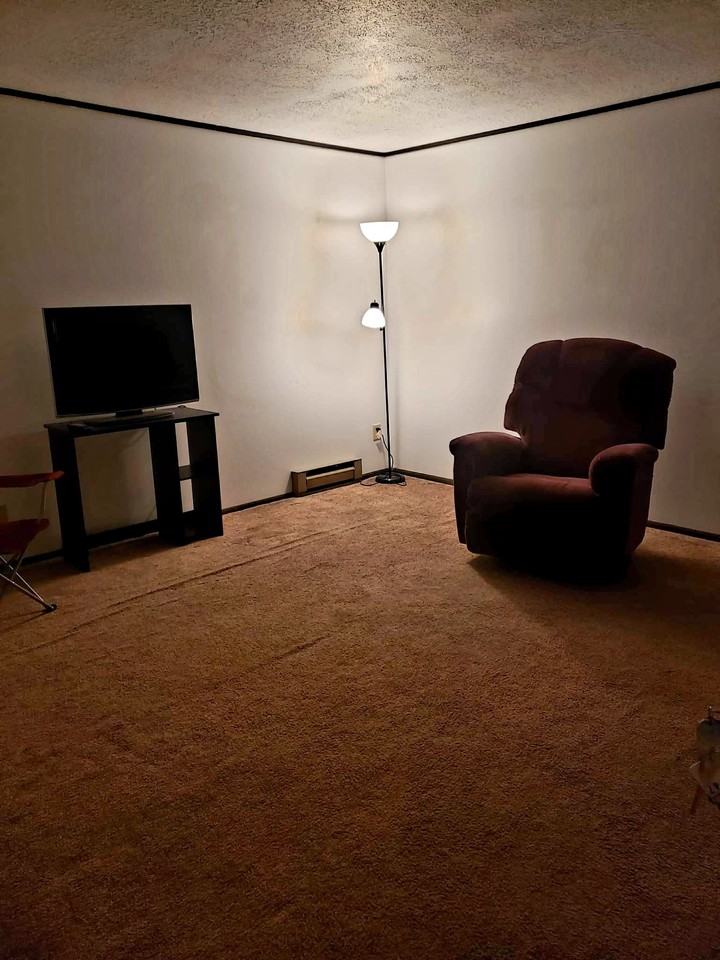 438 E State St - Photo 2 of 10