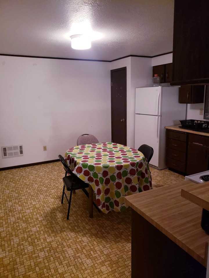 438 E State St - Photo 3 of 10