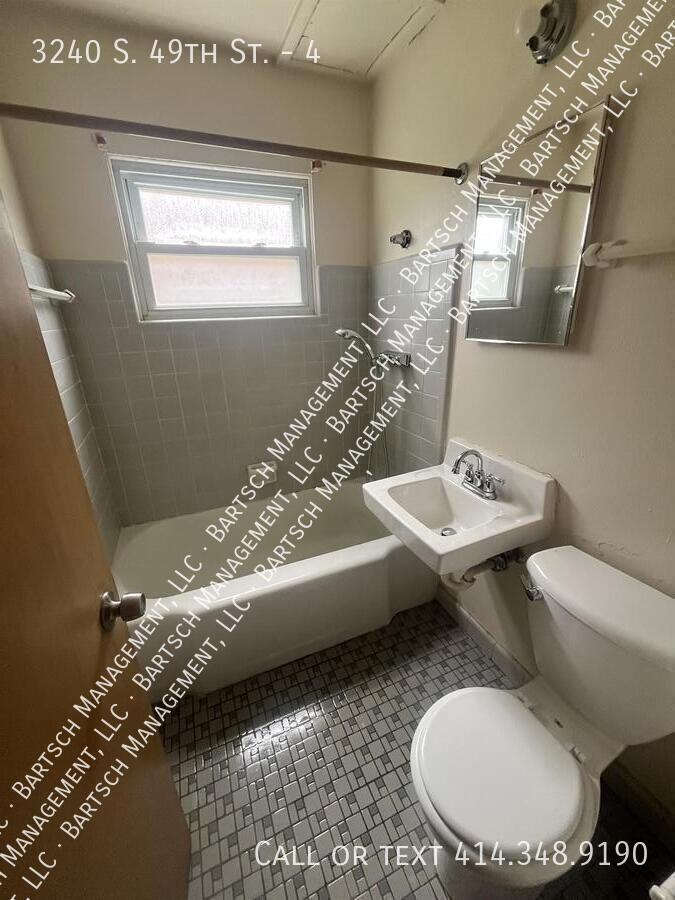 3240 S 49th St #4 - Photo 5 of 6