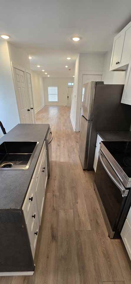 801 N Port St - Photo 2 of 13