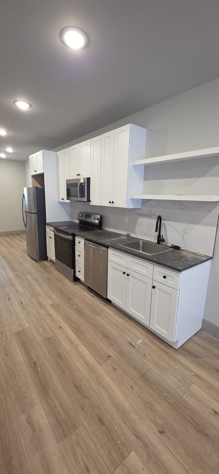 435 N Glover St - Photo 2 of 10