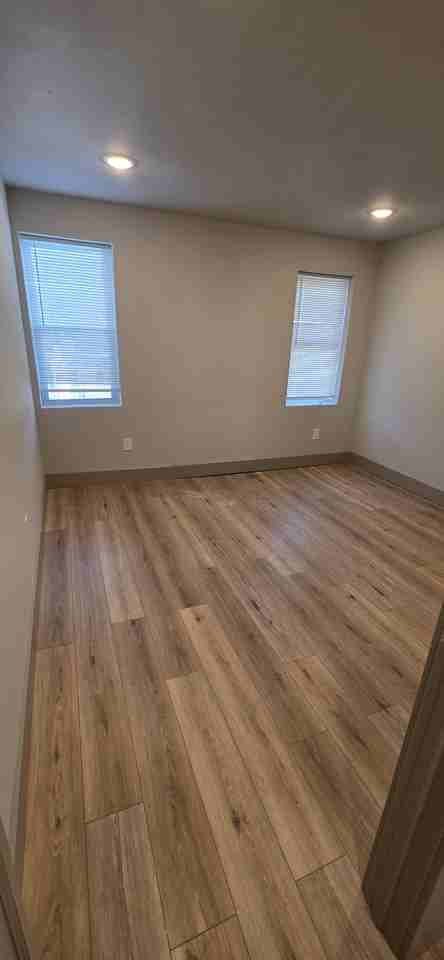 435 N Glover St - Photo 7 of 10