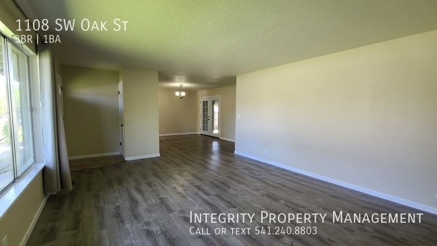 1108 Sw Oak St - Photo 4 of 16