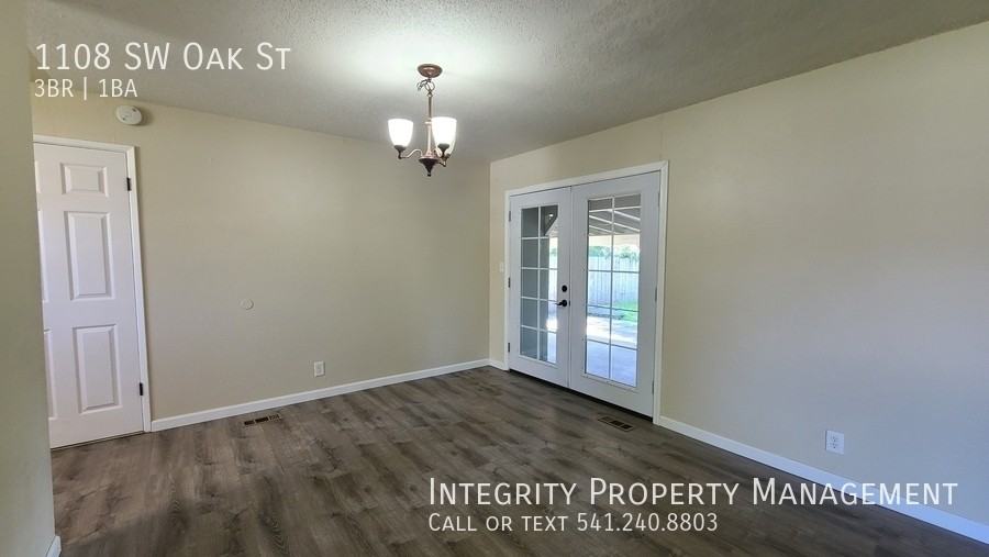 1108 Sw Oak St - Photo 6 of 16