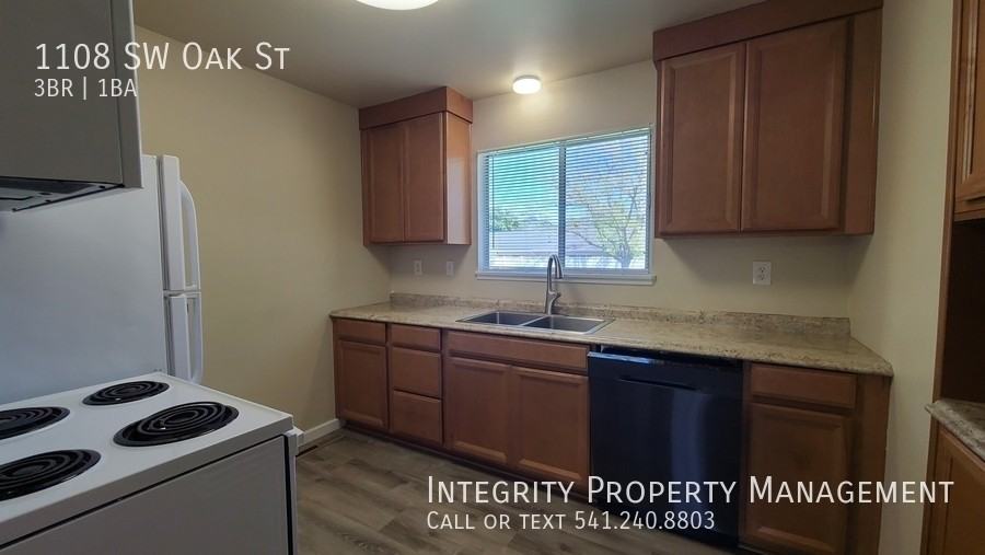 1108 Sw Oak St - Photo 7 of 16