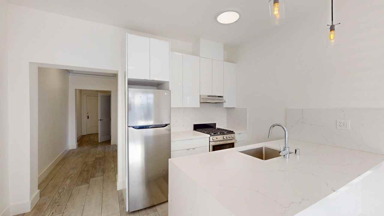 1433 Clay St #12 - Photo 2 of 24