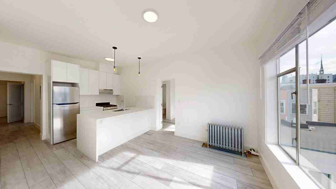 1433 Clay St #12 - Photo 5 of 24