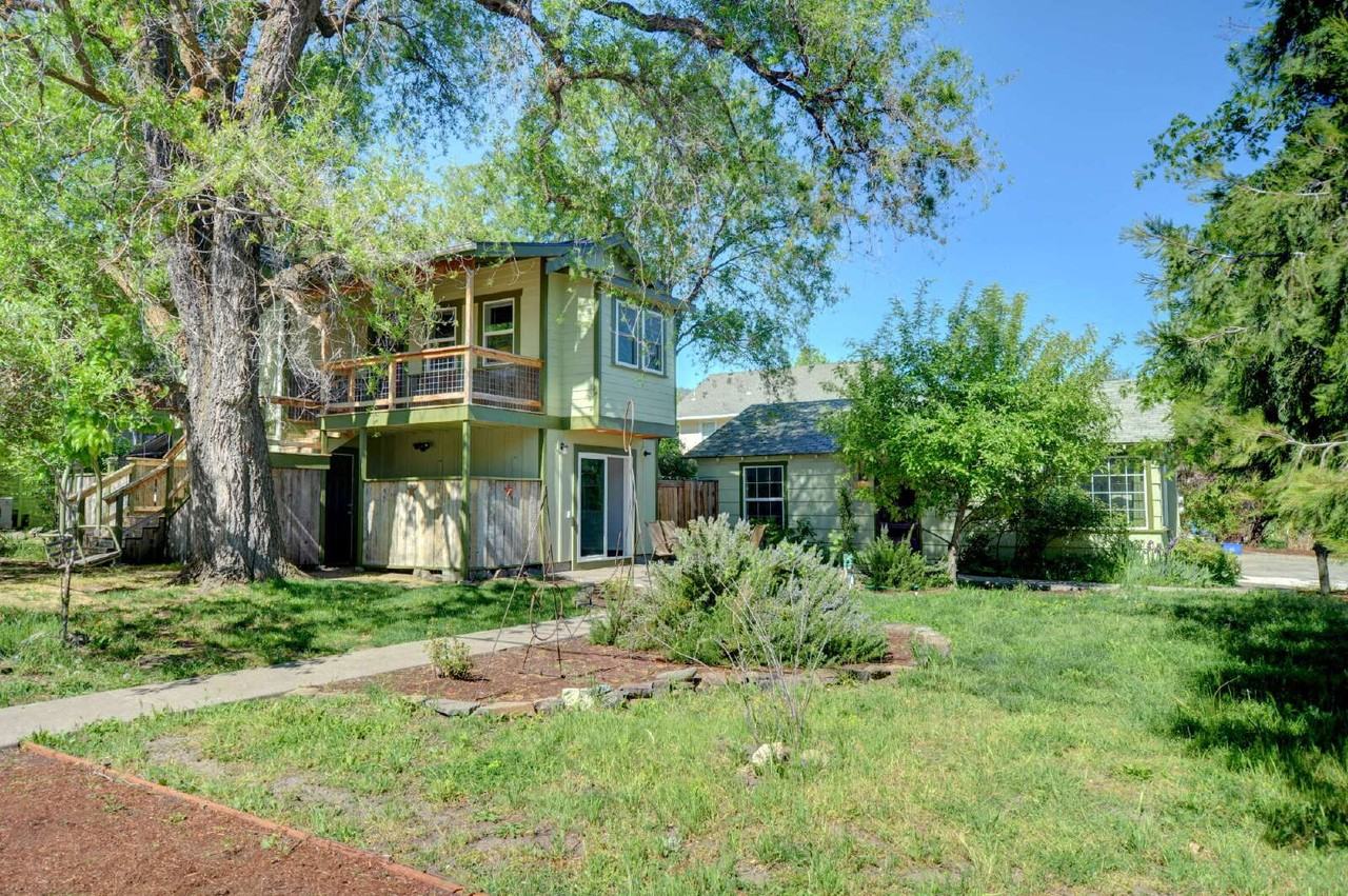 393 N Laurel St - Photo 4 of 19