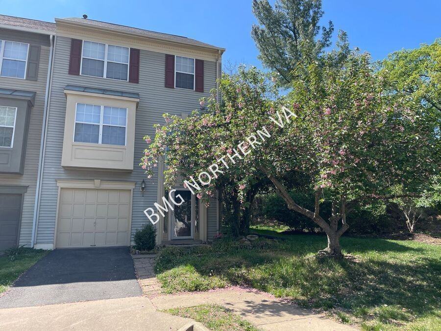 865 Tall Oaks Sq Se - Photo 3 of 50