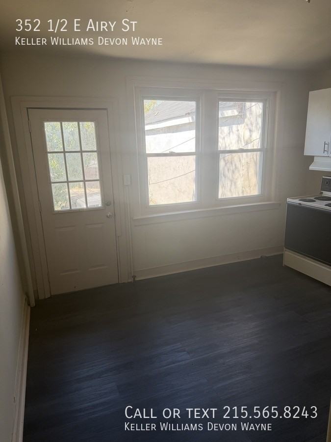 352 1/2 E Airy St - Photo 6 of 11