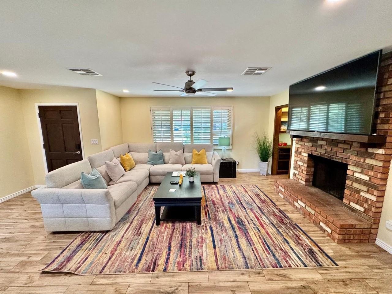 8238 E Vista Dr - Photo 3 of 42