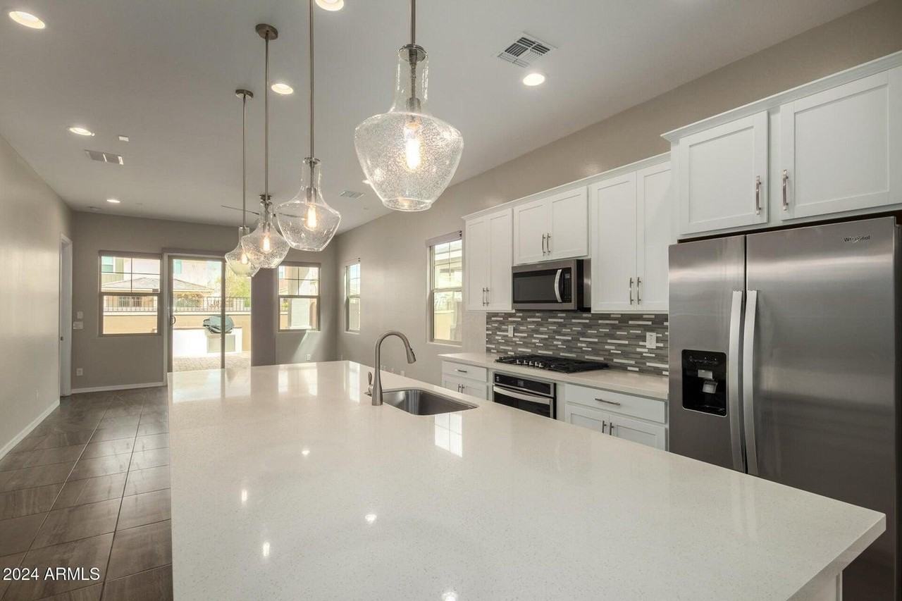 2082 E Lantana Dr - Photo 3 of 29