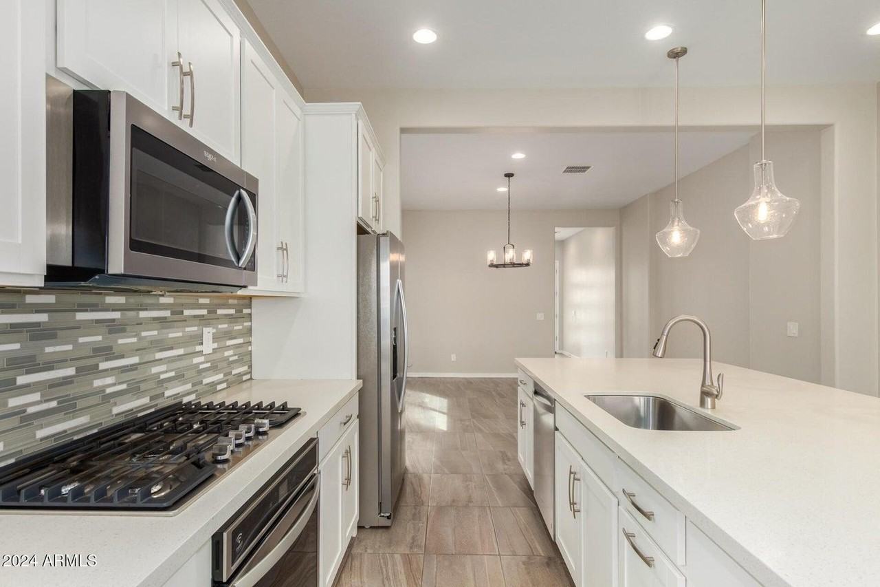 2082 E Lantana Dr - Photo 4 of 29