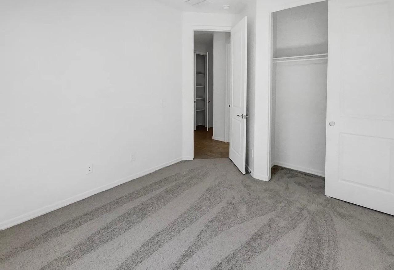 6418 W Mark Ln - Photo 4 of 14