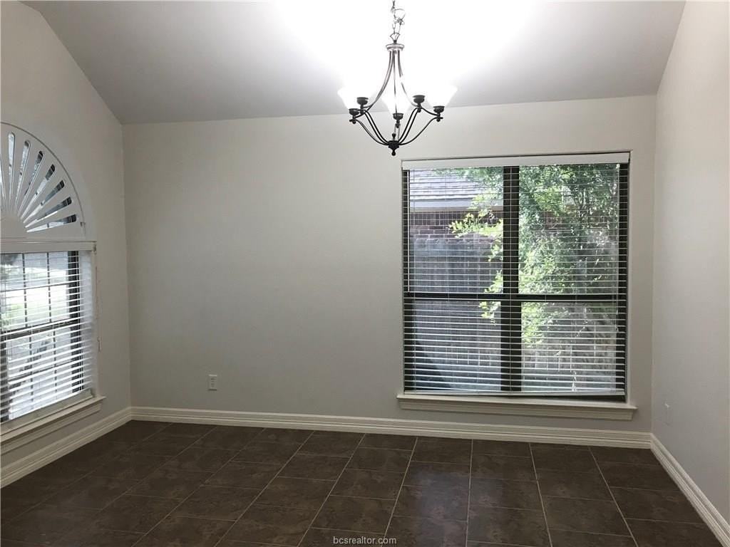 3905 Tournay Ln - Photo 5 of 26