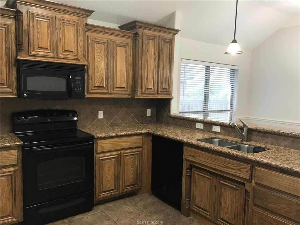 3905 Tournay Ln - Photo 6 of 26