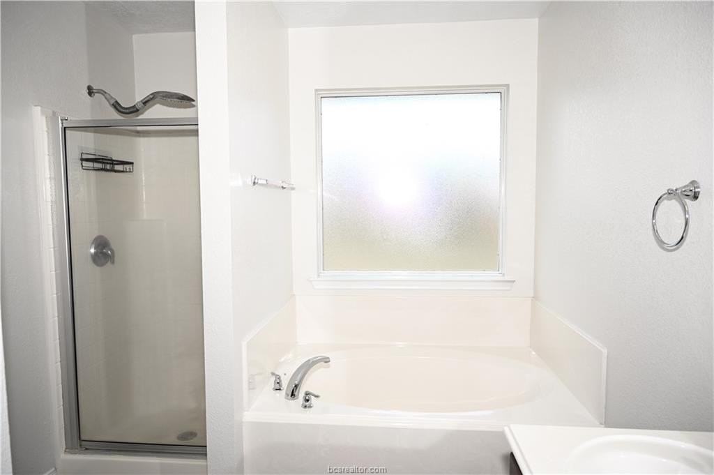 1001 Fallbrook Loop - Photo 5 of 10