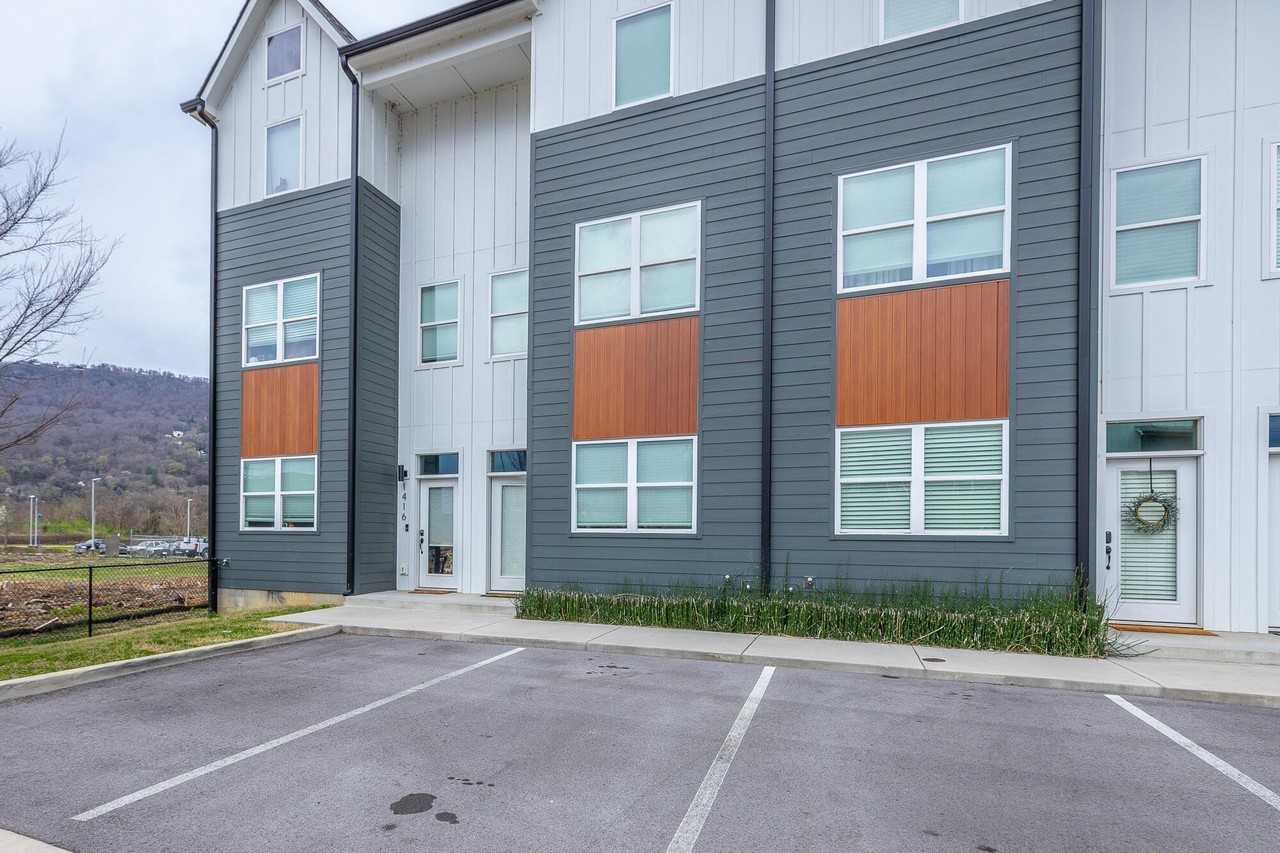 1420 Stockyard Pl - Photo 3 of 50