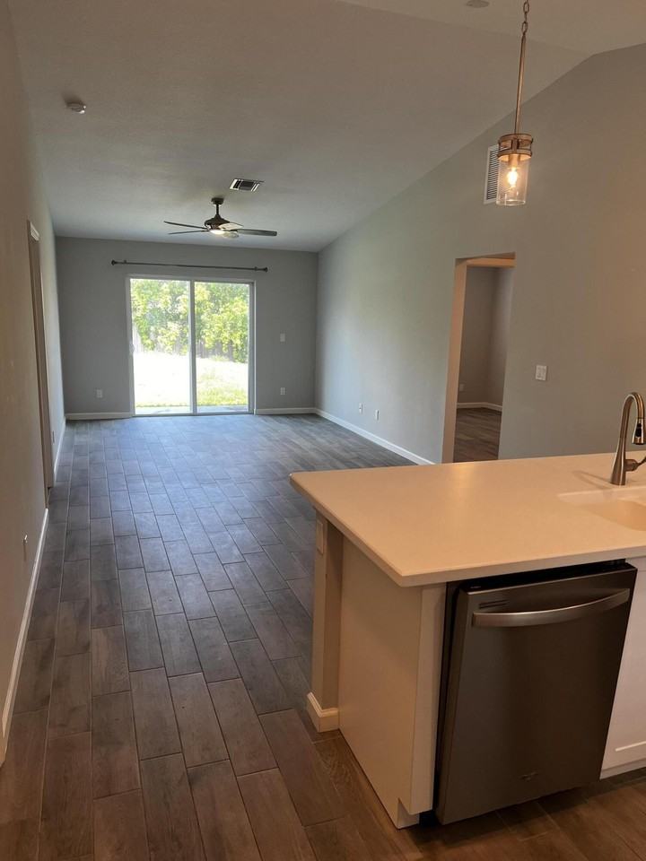 2277 Se Monroe St - Photo 5 of 13